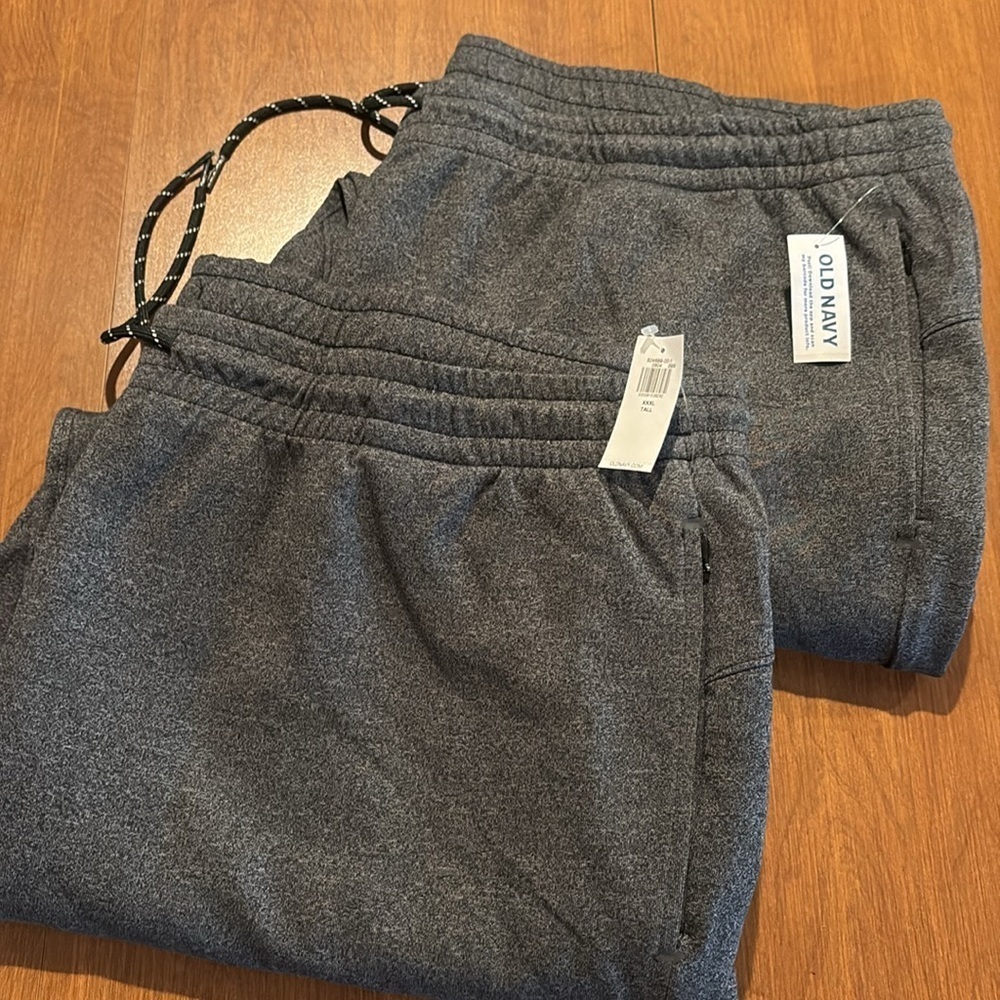 NWT Bundle of Two Old Navy Men’s Dynamic Fleece Sweatpants Size XXXL Tall.